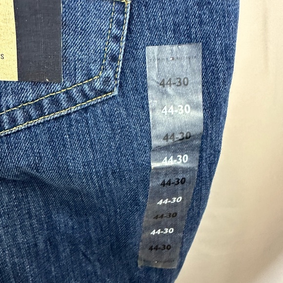 Tommy Hilfiger 44/30 classic fit jeans. NWT. Really nice looking. Spring basics! - Picture 10 of 16